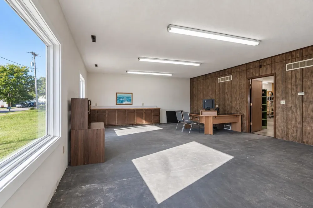 155 S Montgomery Avenue Le Center, MN 56057