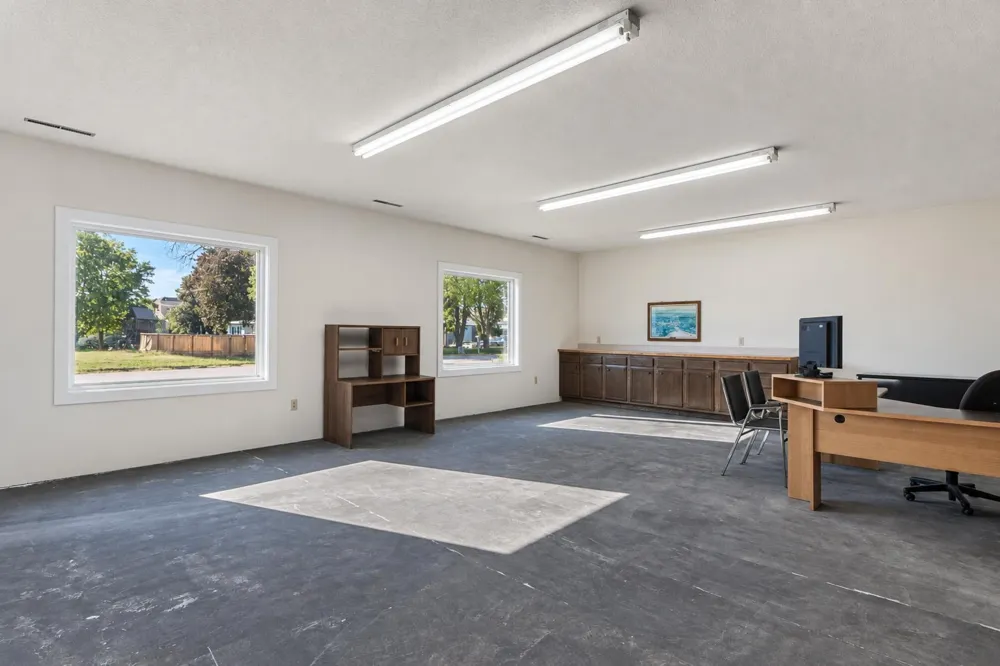 155 S Montgomery Avenue Le Center, MN 56057