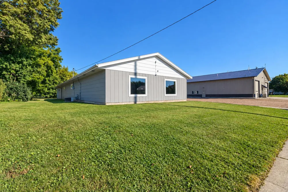 155 S Montgomery Avenue Le Center, MN 56057