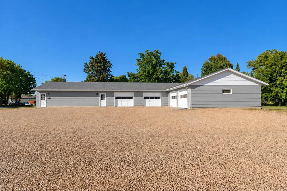 155 S Montgomery Avenue Le Center, MN 56057