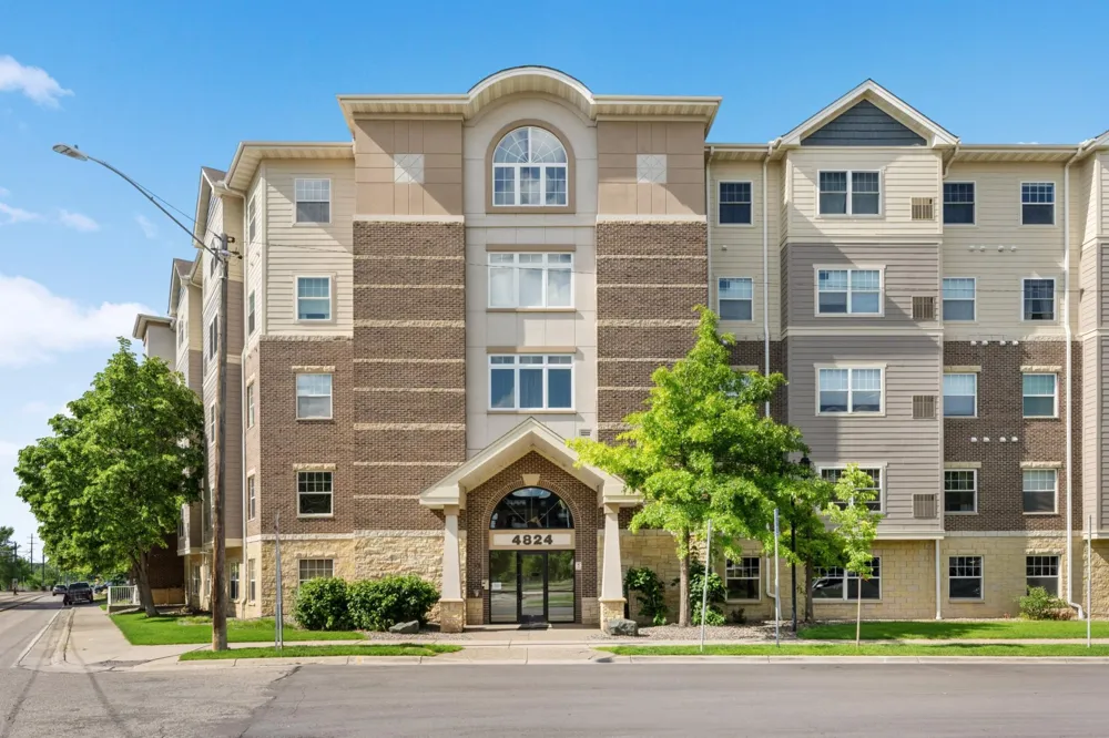 4824 E 53rd Street #301 Minneapolis, MN 55417