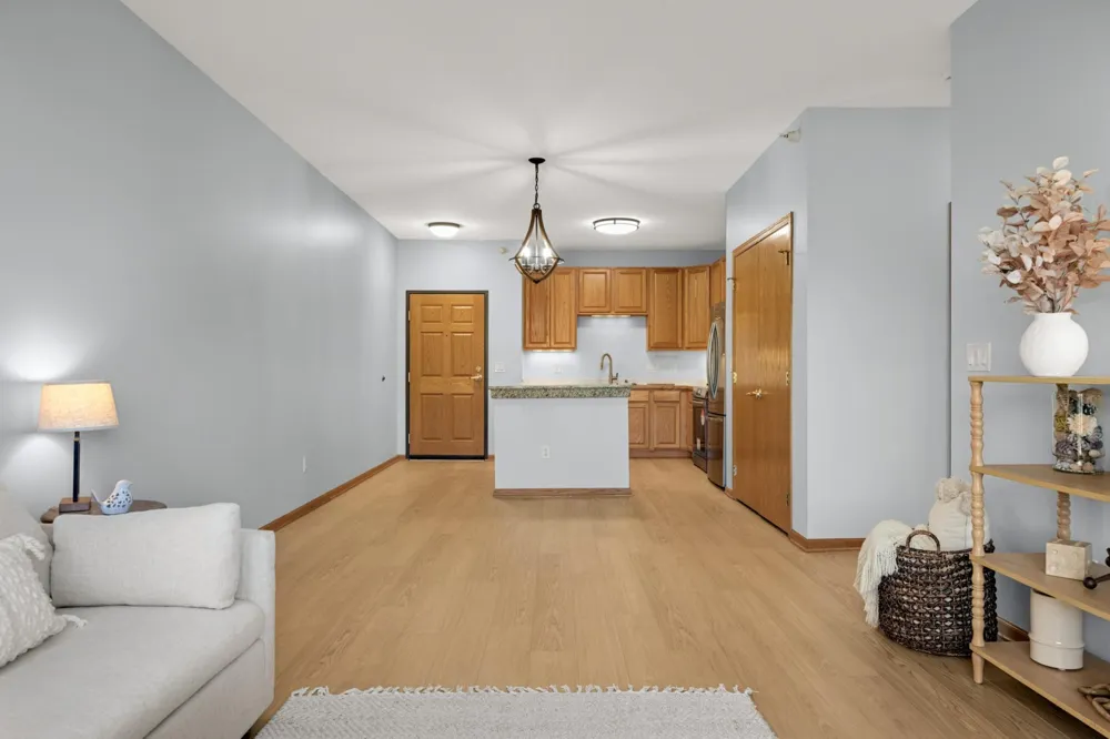 4824 E 53rd Street #301 Minneapolis, MN 55417
