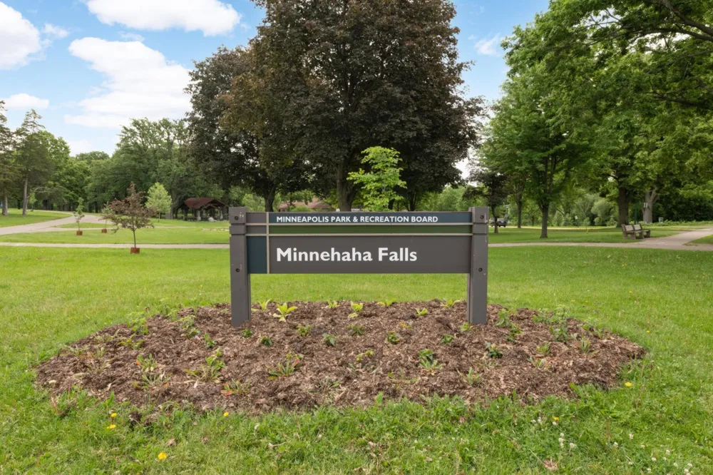 4824 E 53rd Street #301 Minneapolis, MN 55417