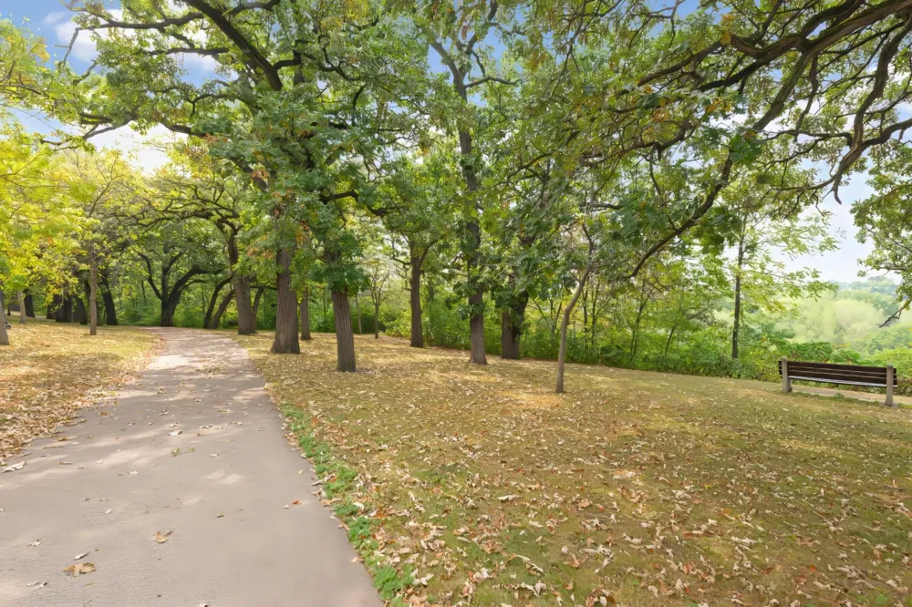4824 E 53rd Street #301 Minneapolis, MN 55417