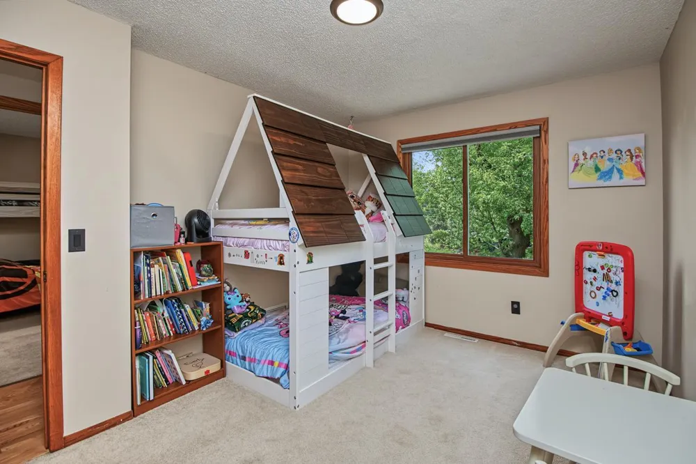 3066 Greenbrier Street Little Canada, MN 55117