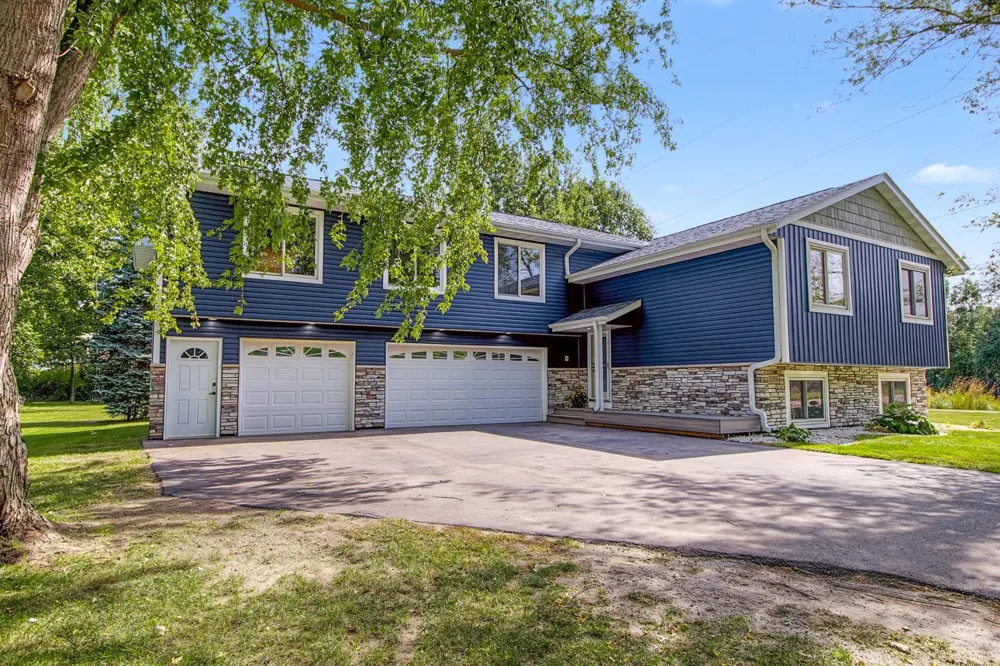 3066 Greenbrier Street Little Canada, MN 55117