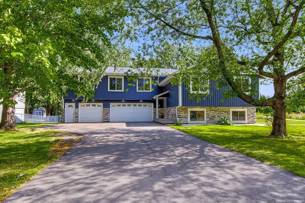3066 Greenbrier Street Little Canada, MN 55117
