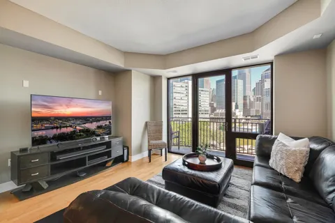 500 E Grant Street #709