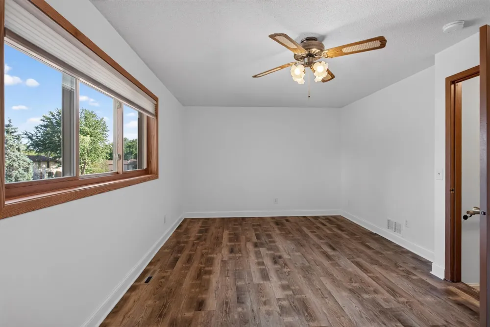17541 Ionia Path Lakeville, MN 55044