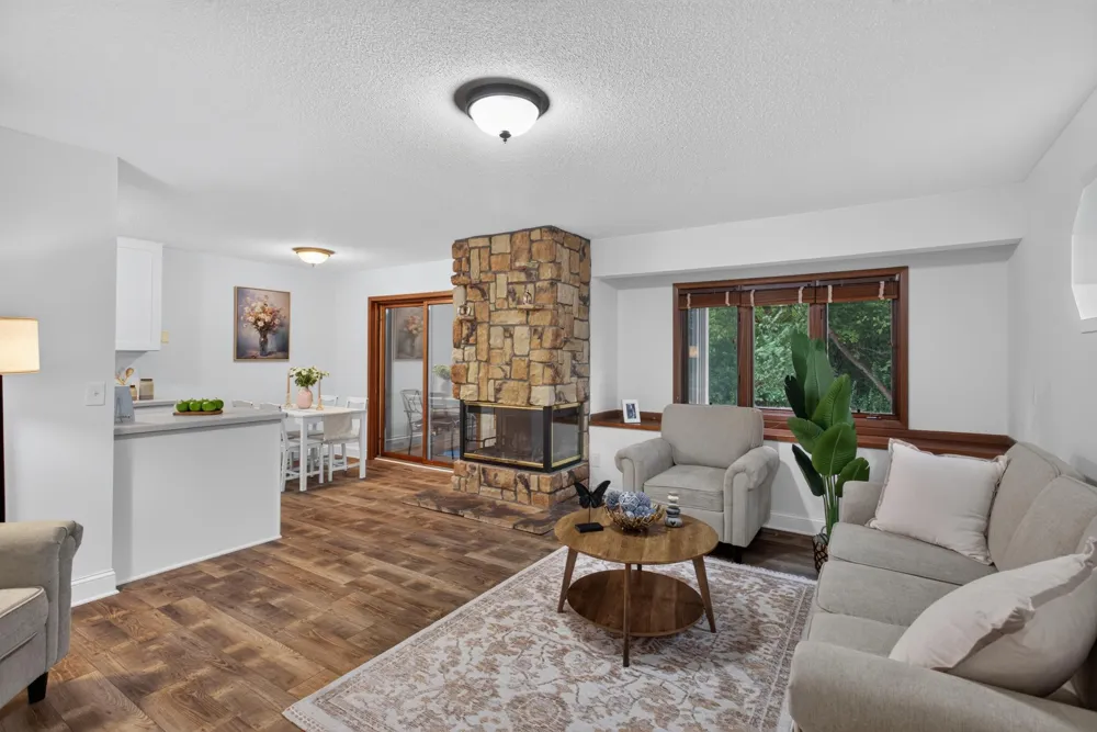 17541 Ionia Path Lakeville, MN 55044