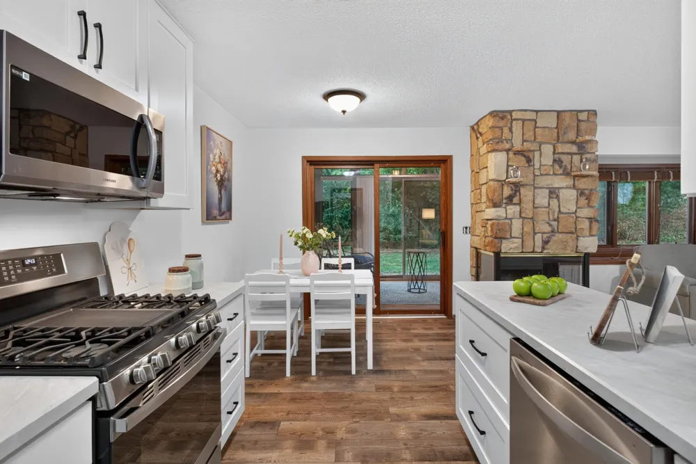 17541 Ionia Path Lakeville, MN 55044