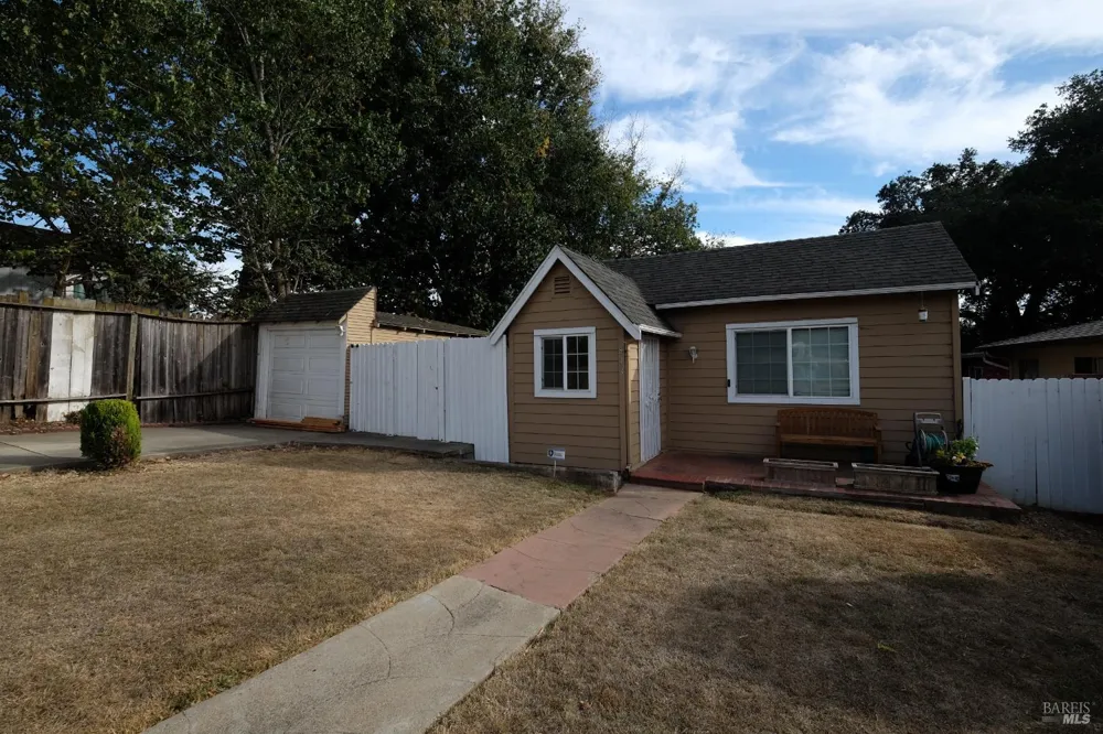 843 Benicia Road Vallejo, CA 94591