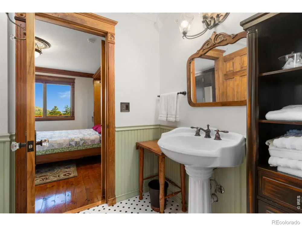646 Stormy Peaks Drive Bellvue, CO 80512