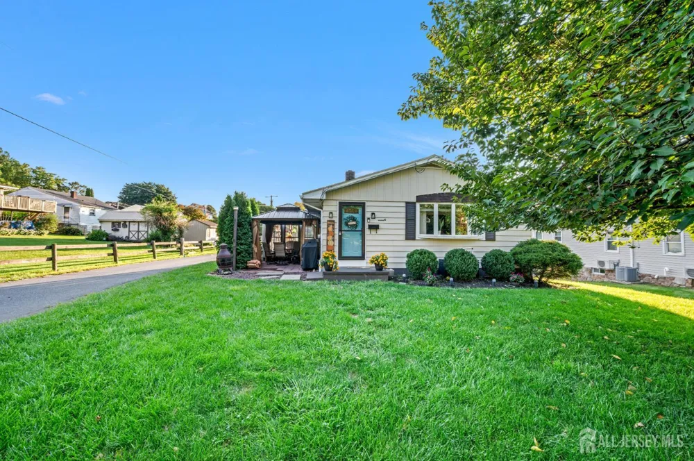 97 Bliss Boulevard Pohatcong, NJ 08865