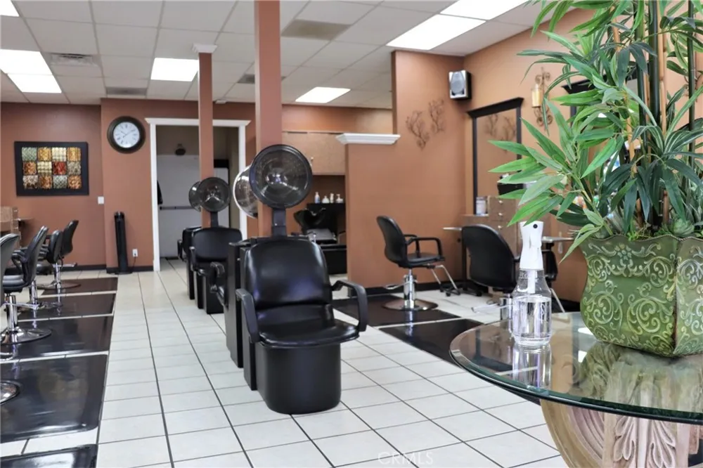 1433 E Route 66 Glendora, CA 91740