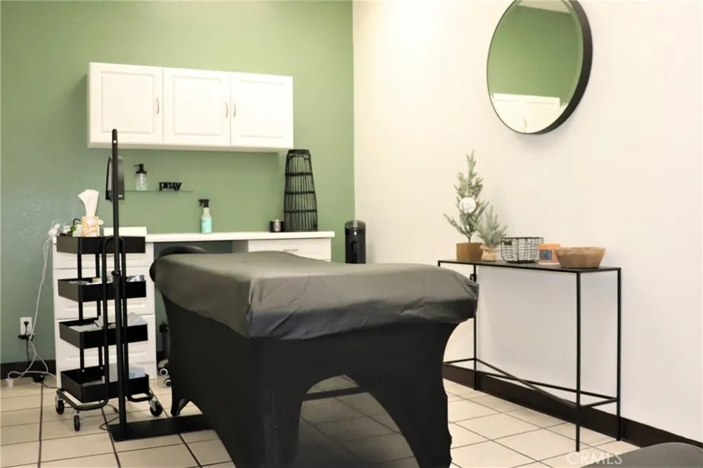 1433 E Route 66 Glendora, CA 91740