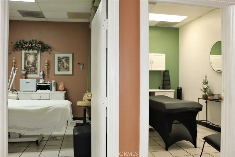 1433 E Route 66 Glendora, CA 91740