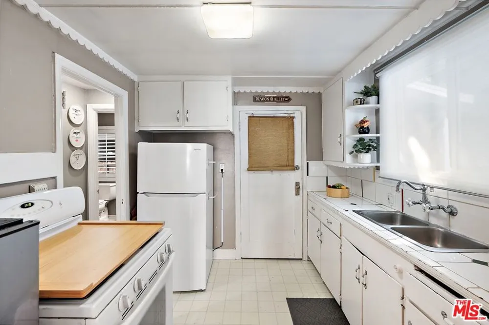 3414 Fay Avenue Culver City, CA 90232