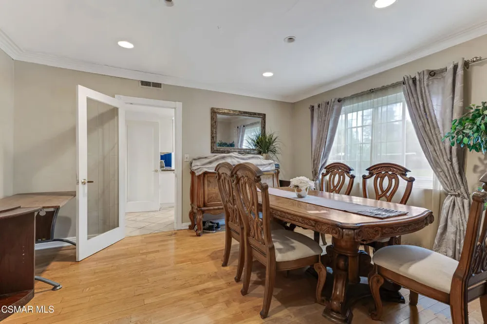 6108 Kentland Avenue Woodland Hills, CA 91367