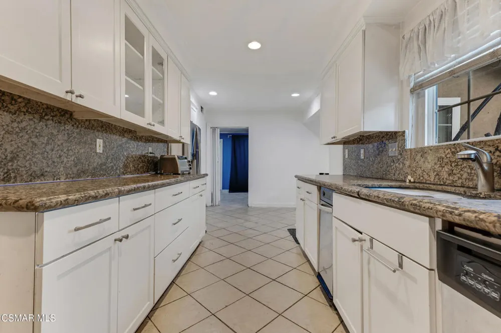 6108 Kentland Avenue Woodland Hills, CA 91367