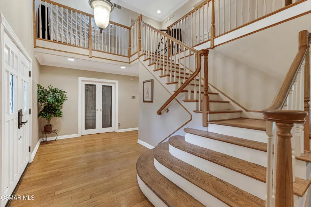 6108 Kentland Avenue Woodland Hills, CA 91367