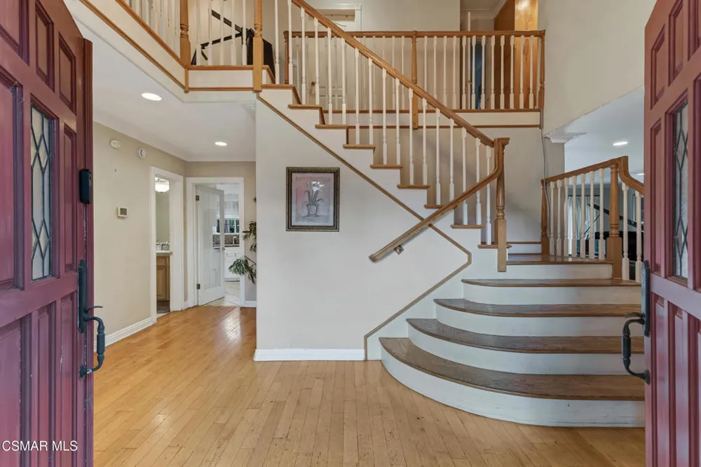 6108 Kentland Avenue Woodland Hills, CA 91367
