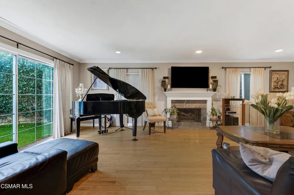 6108 Kentland Avenue Woodland Hills, CA 91367