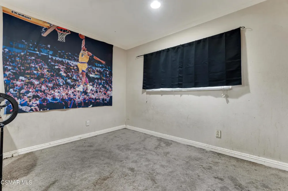 6108 Kentland Avenue Woodland Hills, CA 91367