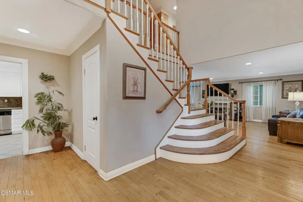 6108 Kentland Avenue Woodland Hills, CA 91367