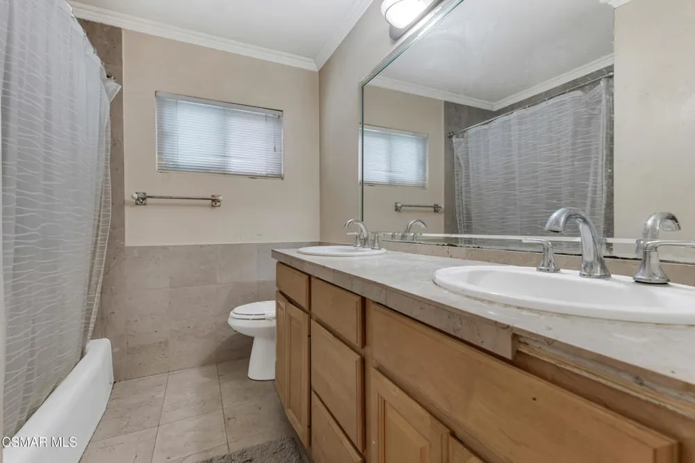 6108 Kentland Avenue Woodland Hills, CA 91367