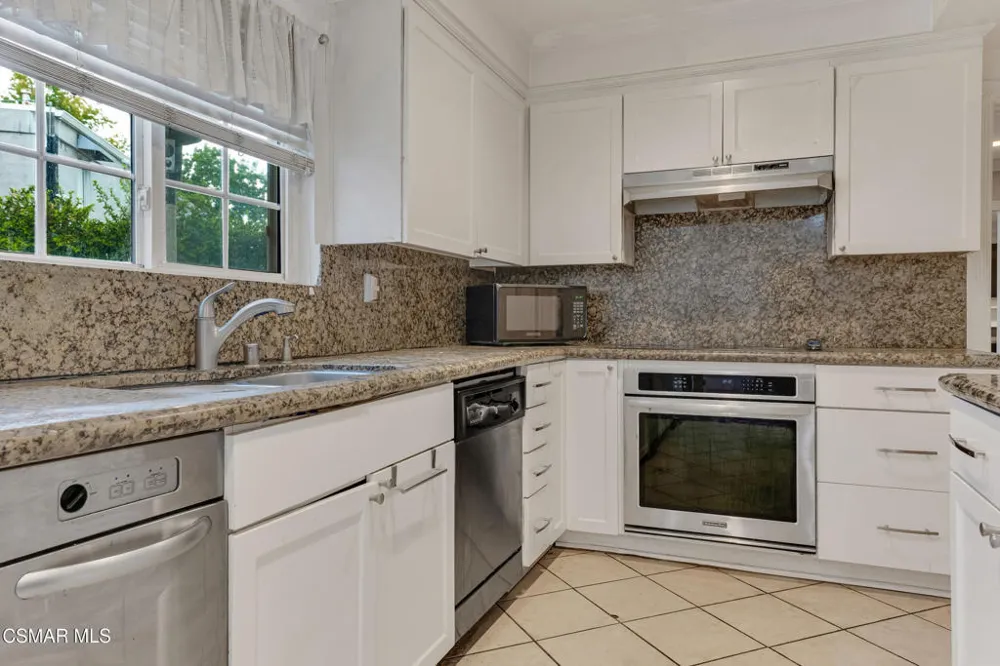 6108 Kentland Avenue Woodland Hills, CA 91367
