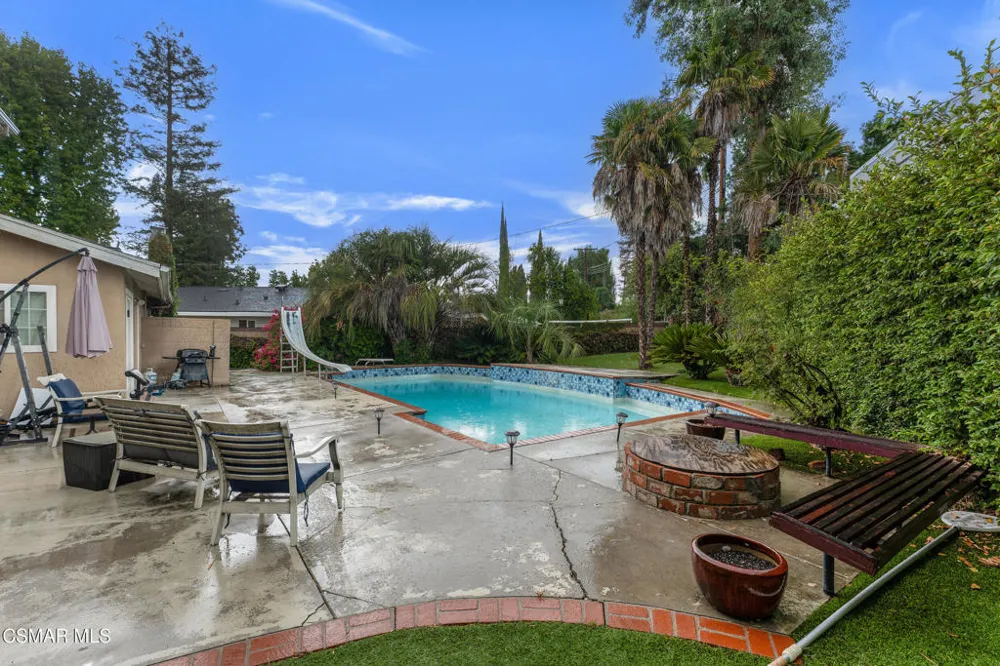 6108 Kentland Avenue Woodland Hills, CA 91367