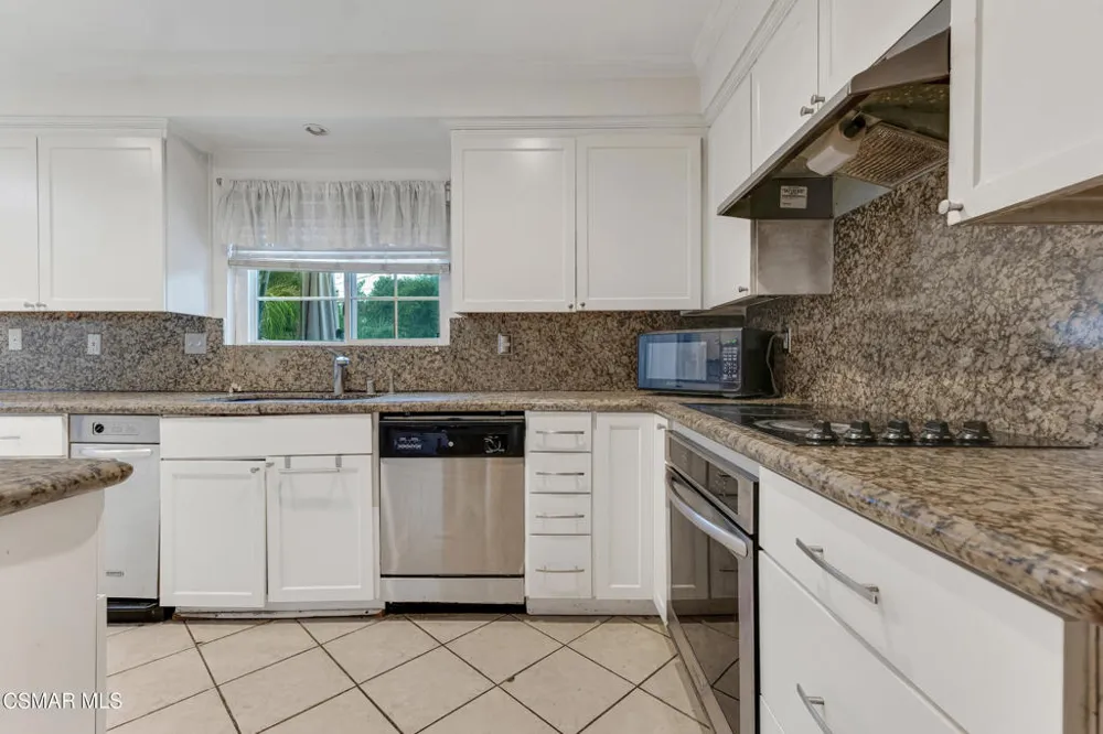6108 Kentland Avenue Woodland Hills, CA 91367