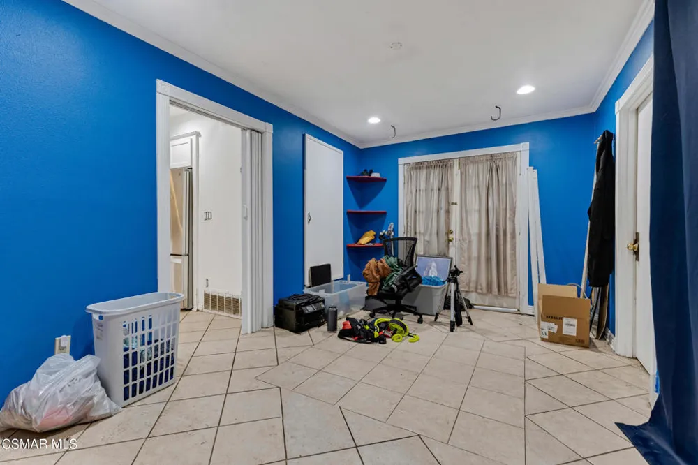 6108 Kentland Avenue Woodland Hills, CA 91367