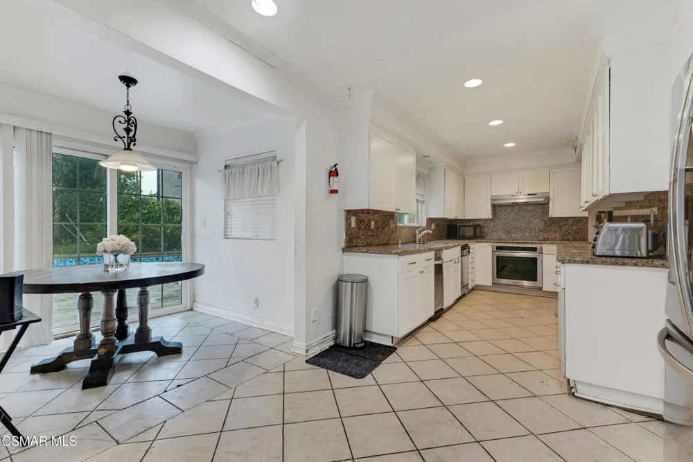 6108 Kentland Avenue Woodland Hills, CA 91367