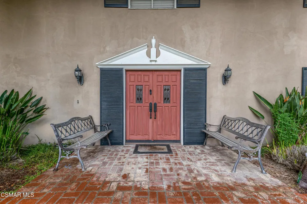 6108 Kentland Avenue Woodland Hills, CA 91367