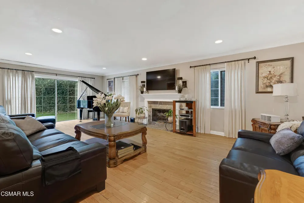 6108 Kentland Avenue Woodland Hills, CA 91367