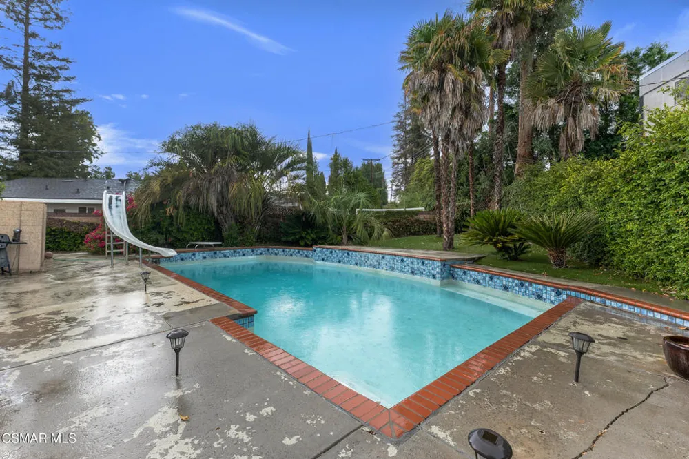 6108 Kentland Avenue Woodland Hills, CA 91367