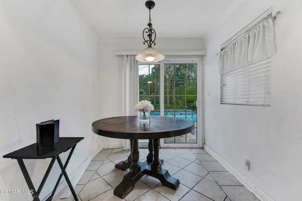 6108 Kentland Avenue Woodland Hills, CA 91367