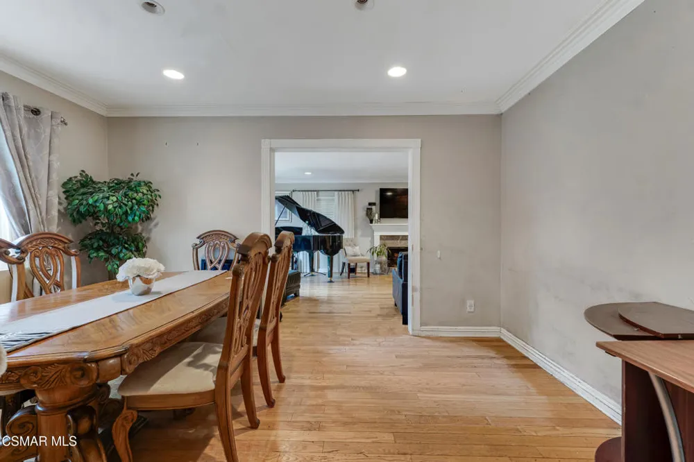 6108 Kentland Avenue Woodland Hills, CA 91367