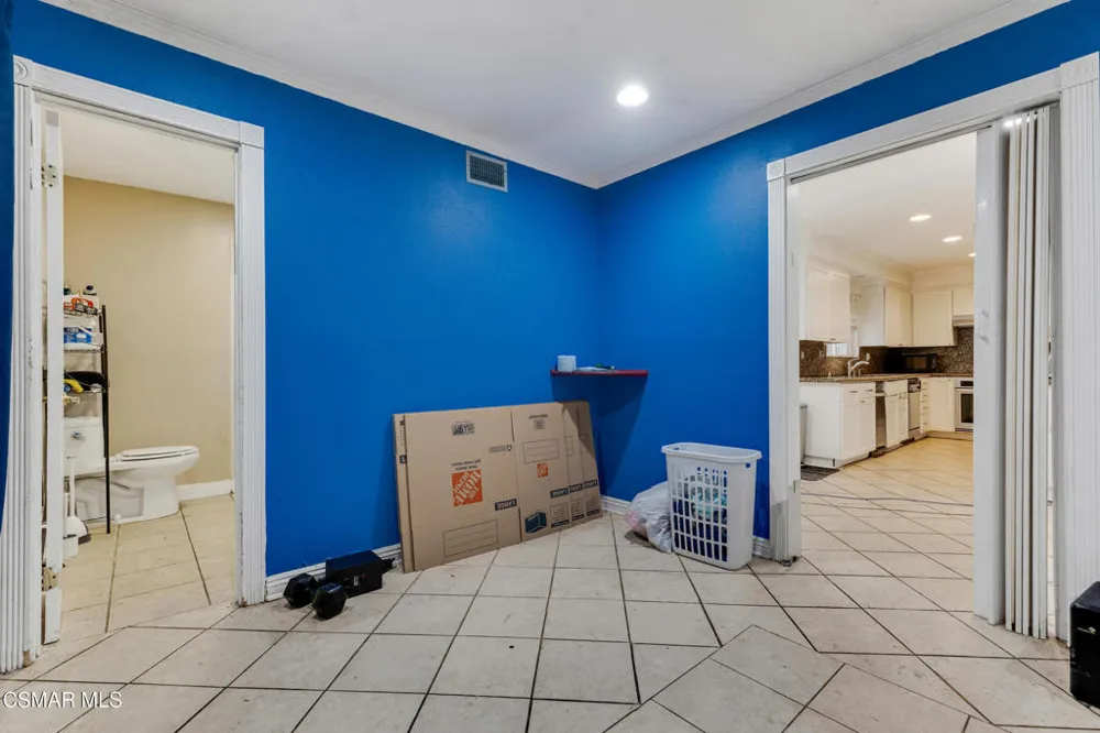 6108 Kentland Avenue Woodland Hills, CA 91367