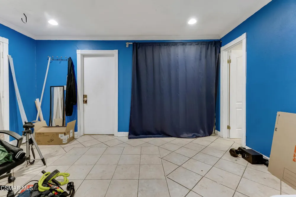 6108 Kentland Avenue Woodland Hills, CA 91367
