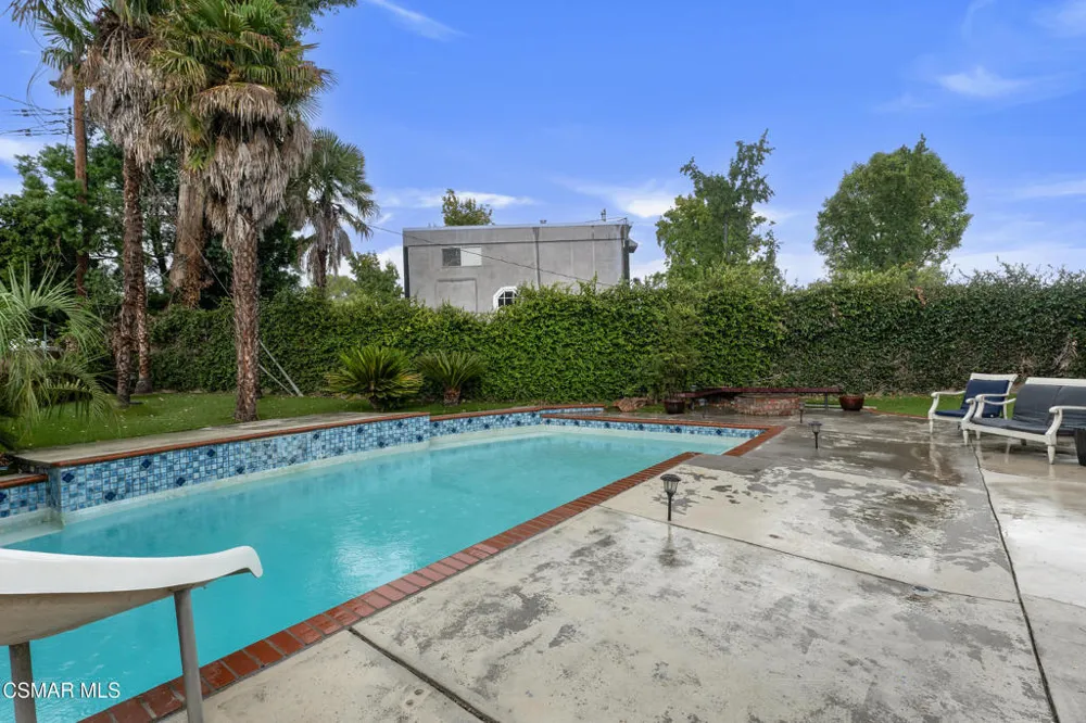 6108 Kentland Avenue Woodland Hills, CA 91367
