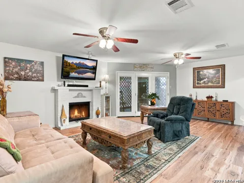 11520 Huebner #201