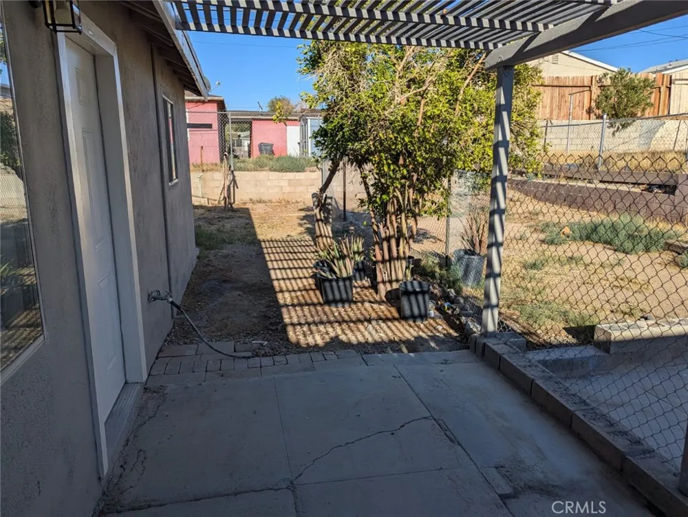 933 Carson Barstow, CA 92311