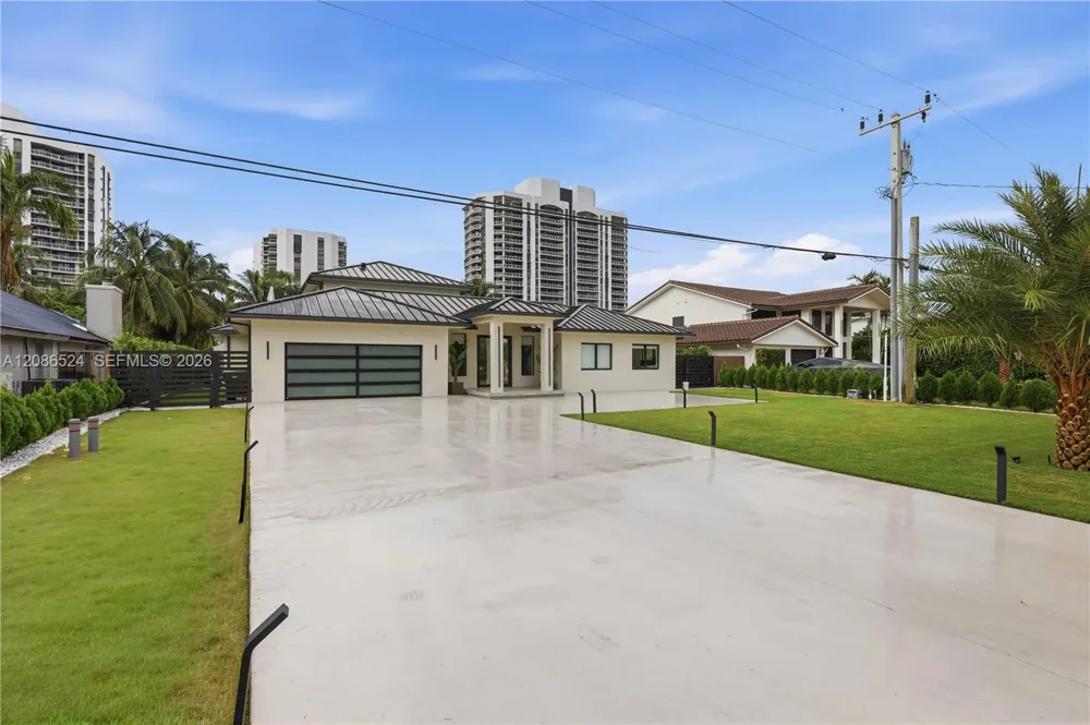 415 Holiday Dr Hallandale Beach, FL 33009