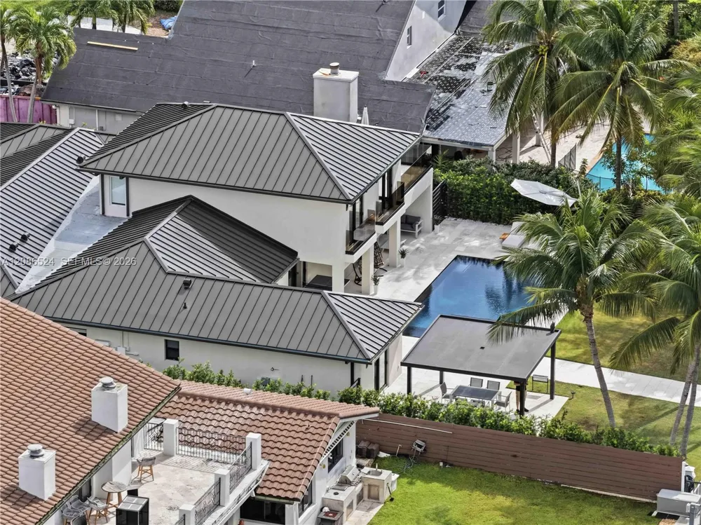 415 Holiday Dr Hallandale Beach, FL 33009