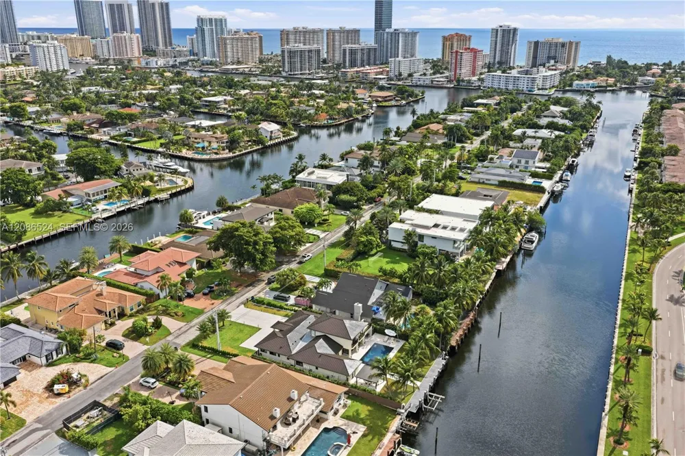 415 Holiday Dr Hallandale Beach, FL 33009