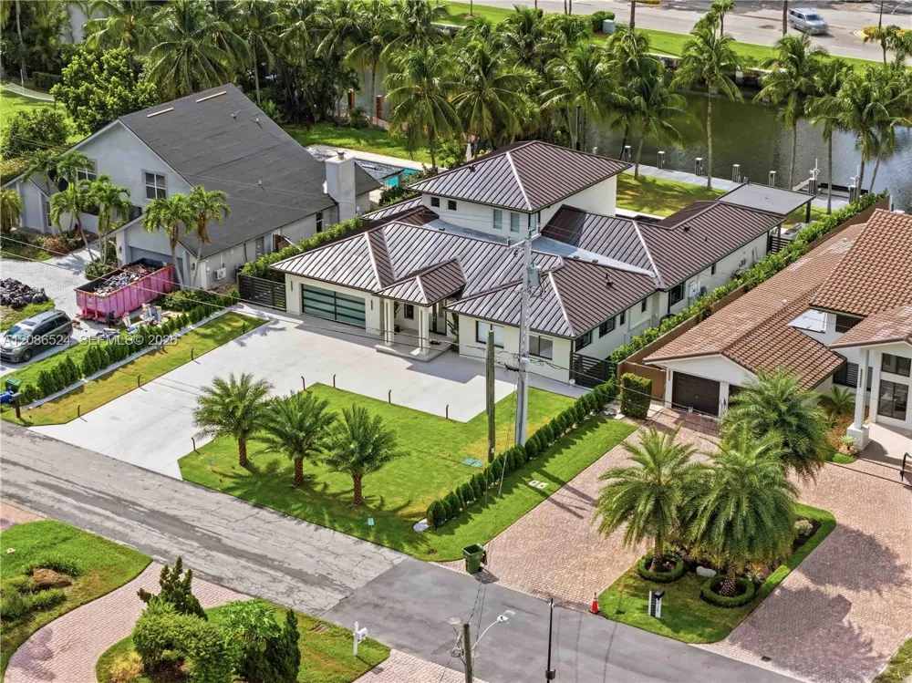 415 Holiday Dr Hallandale Beach, FL 33009