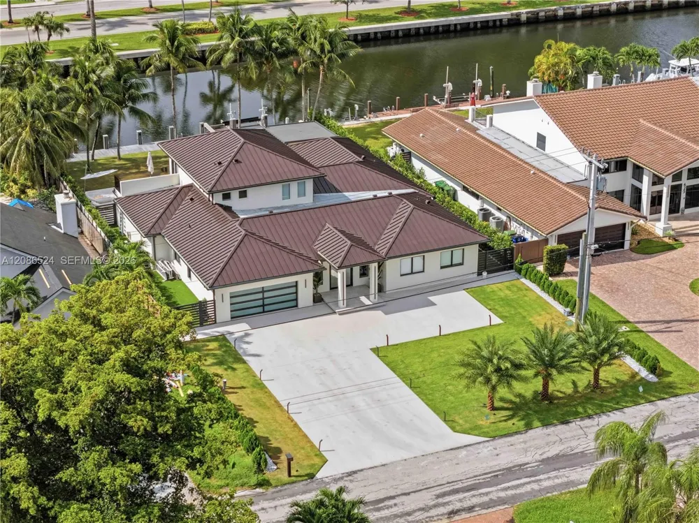 415 Holiday Dr Hallandale Beach, FL 33009